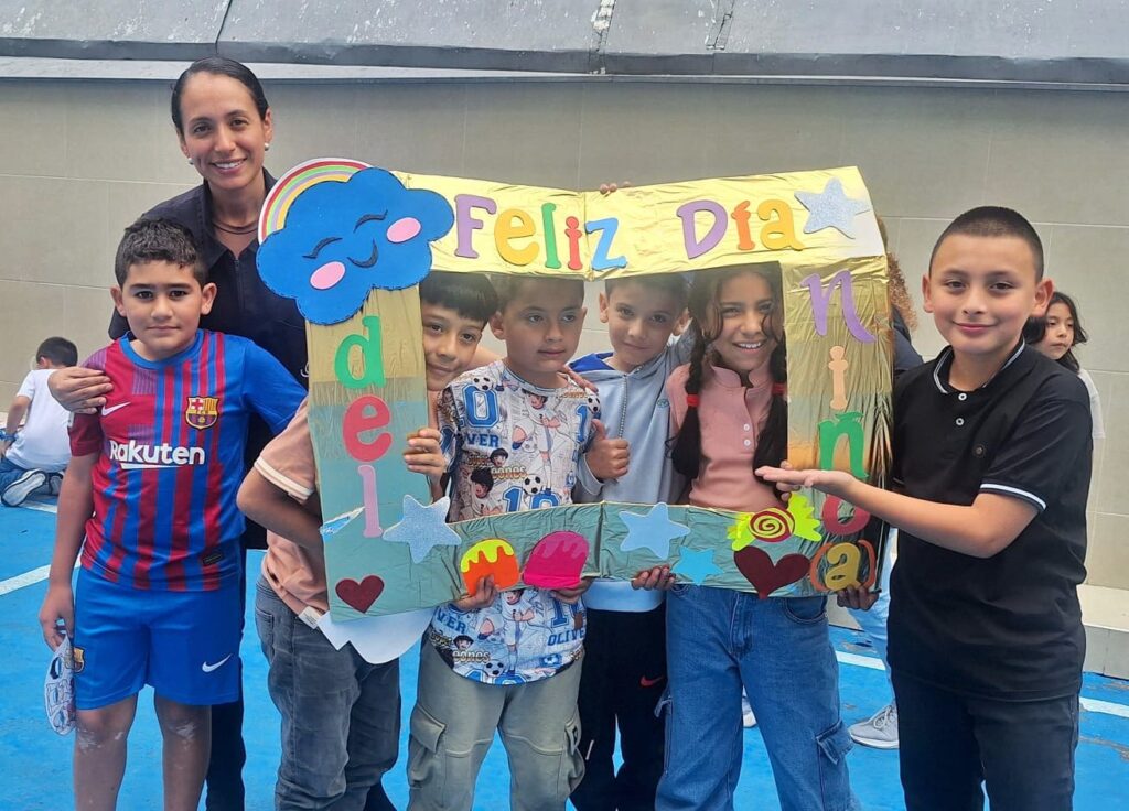 Día de risas y juegos. reconociendo que los niños y niñas de nuestra institución son nuestro motor y nuestra mayor alegría. ¡Los amamos!